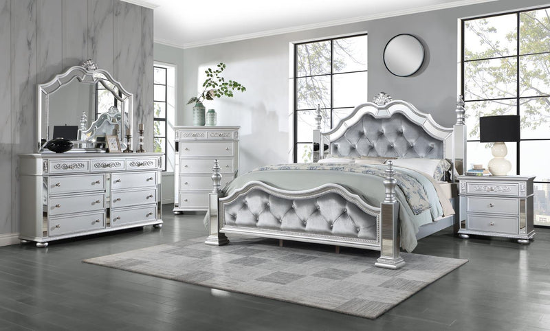 B052 - Dresser - Shimmer Silver