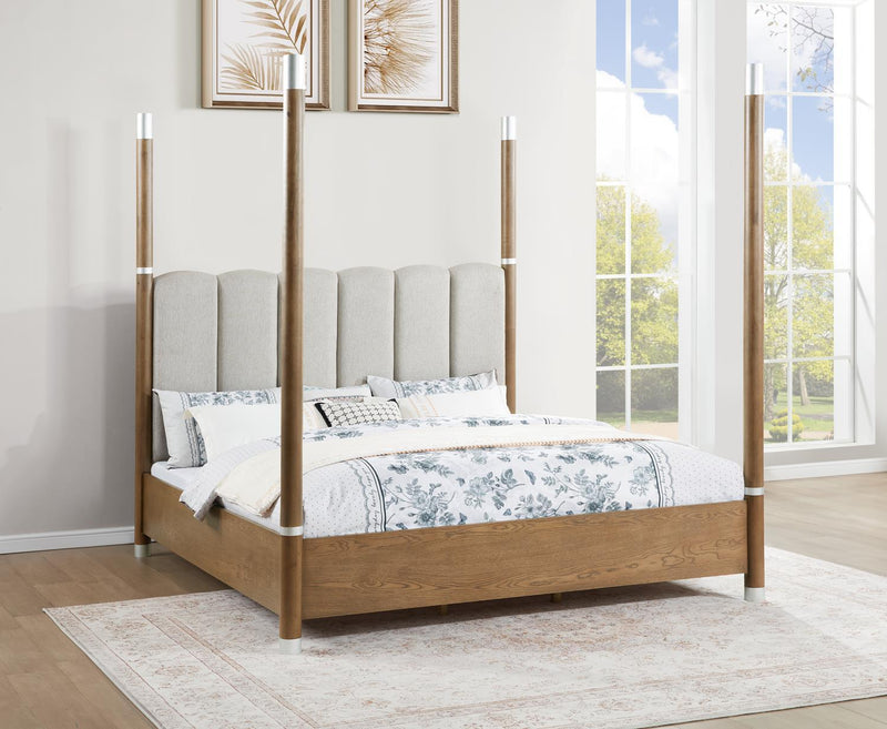 B095 - Canopy Bed